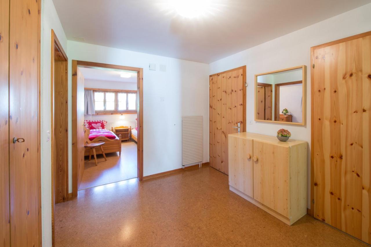Ferienwohnungen Muntschi Andeer Camera foto
