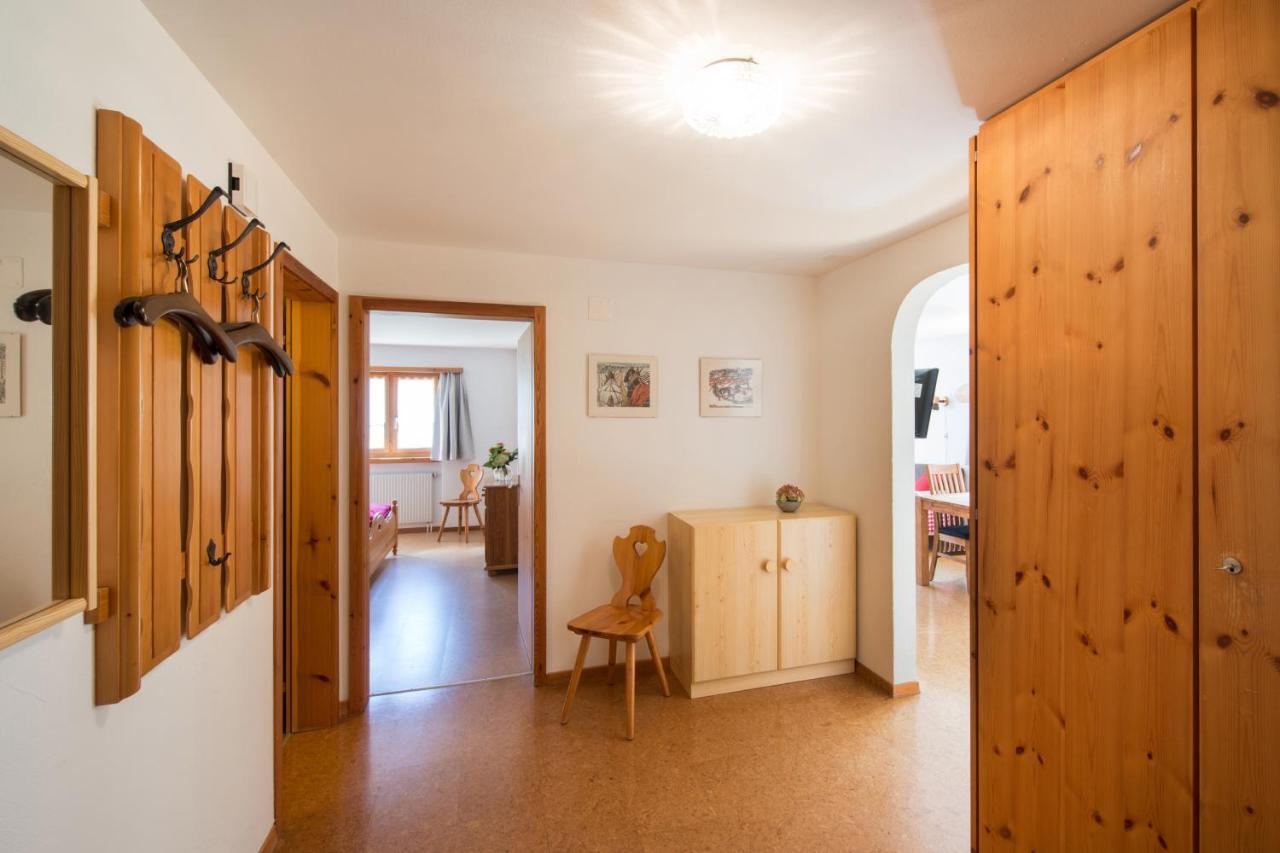 Ferienwohnungen Muntschi Andeer Camera foto