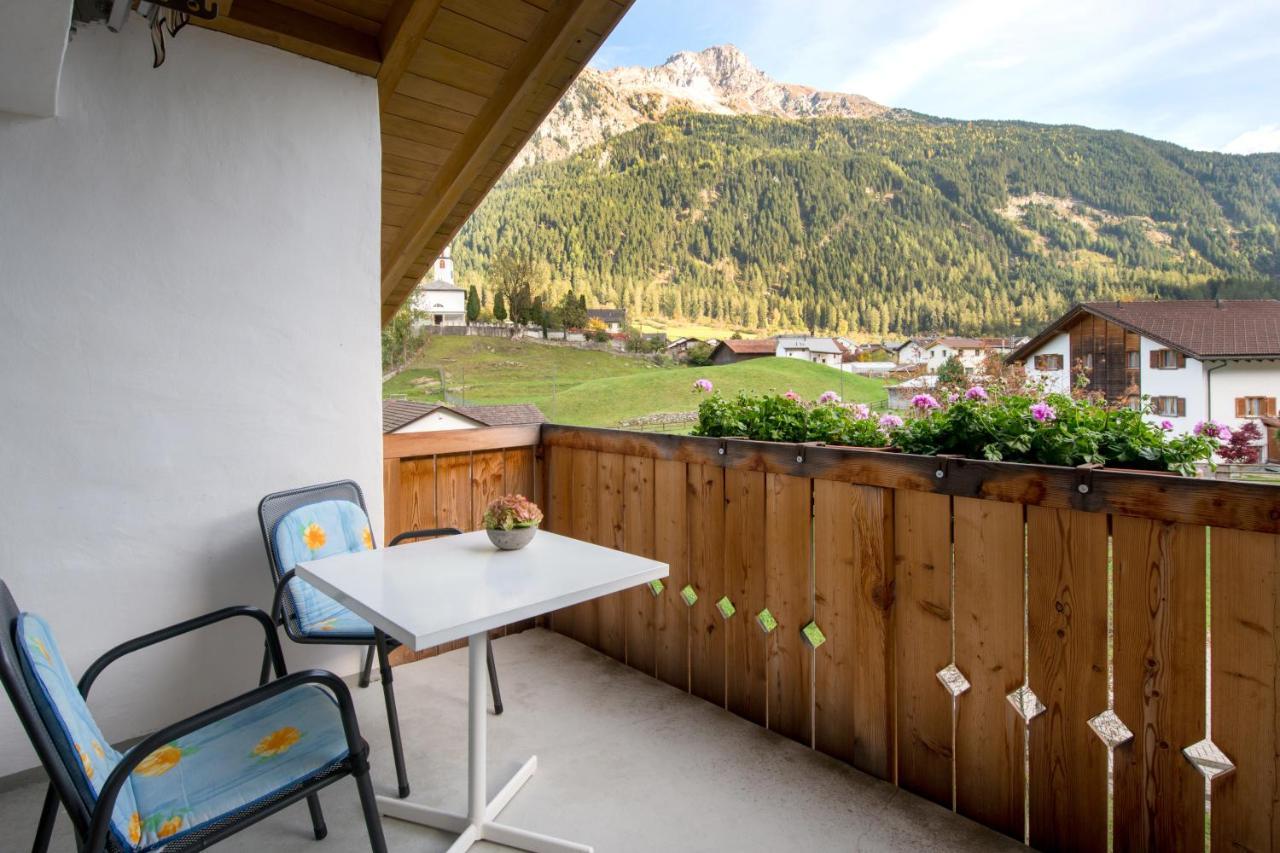Ferienwohnungen Muntschi Andeer Camera foto