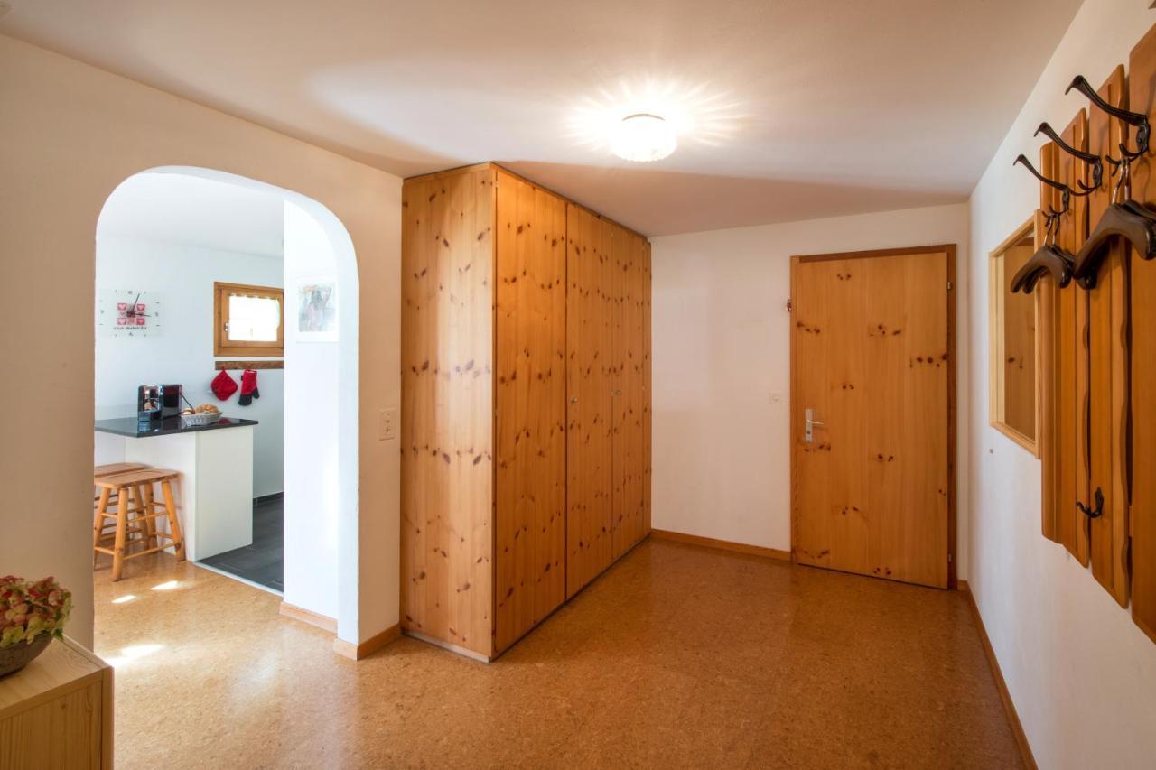 Ferienwohnungen Muntschi Andeer Camera foto