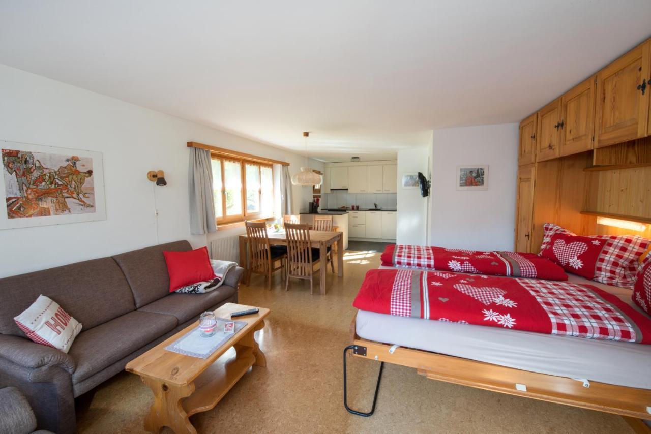 Ferienwohnungen Muntschi Andeer Camera foto