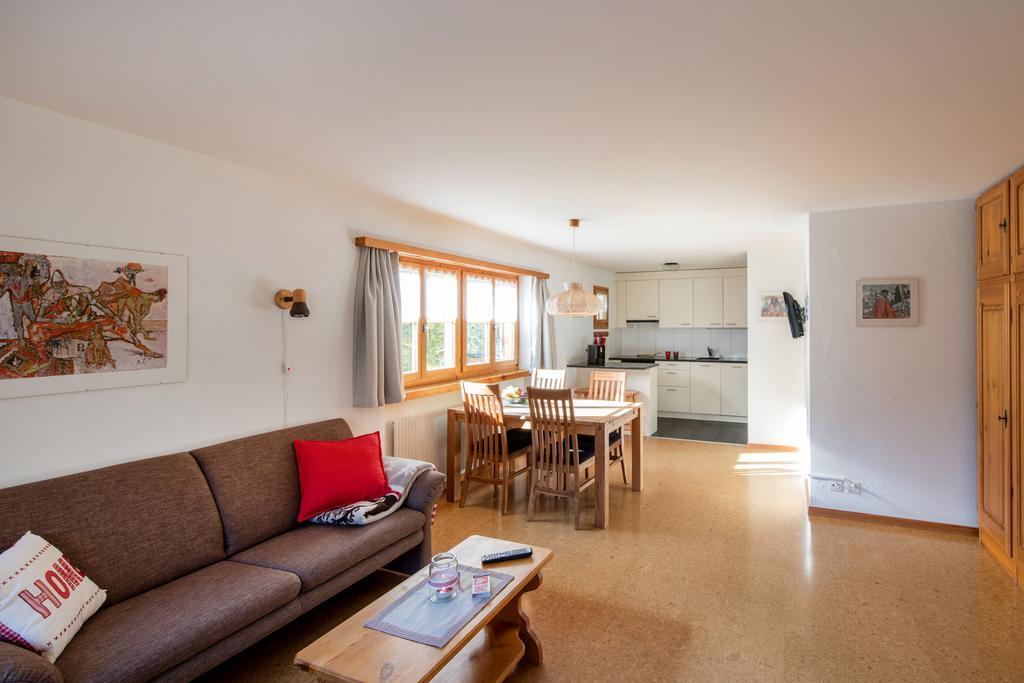 Ferienwohnungen Muntschi Andeer Camera foto