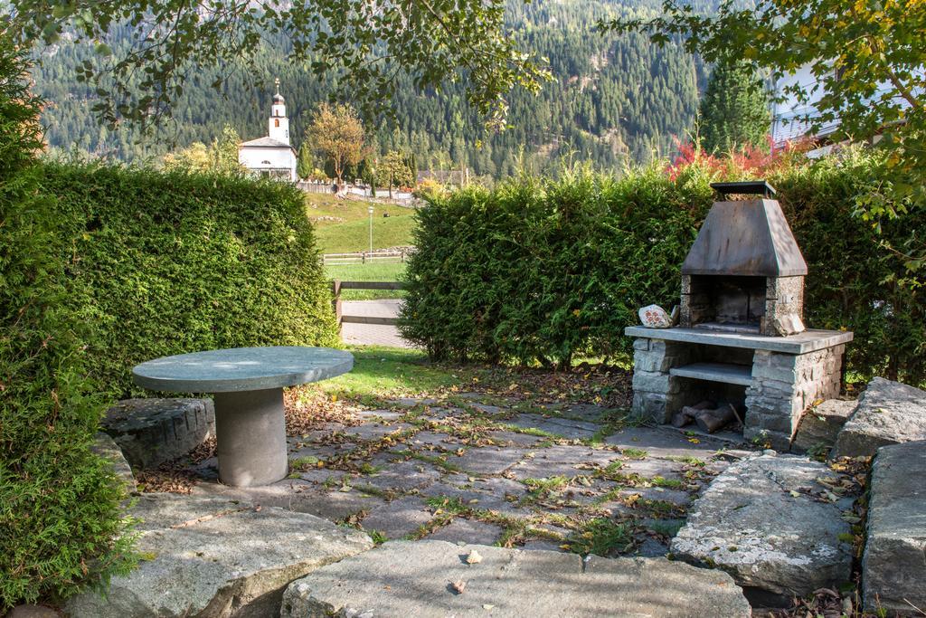 Ferienwohnungen Muntschi Andeer Esterno foto