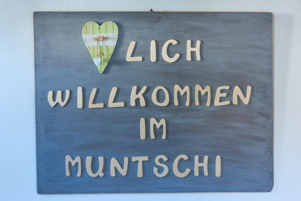 Ferienwohnungen Muntschi Andeer Esterno foto