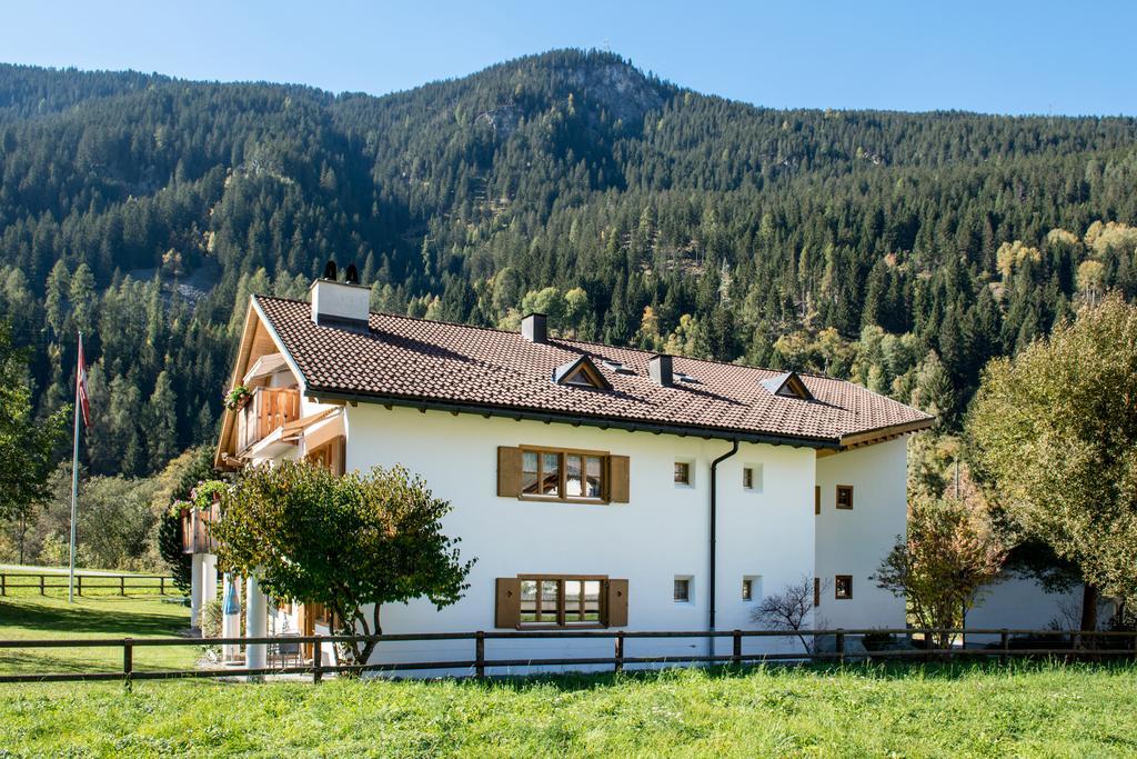 Ferienwohnungen Muntschi Andeer Esterno foto